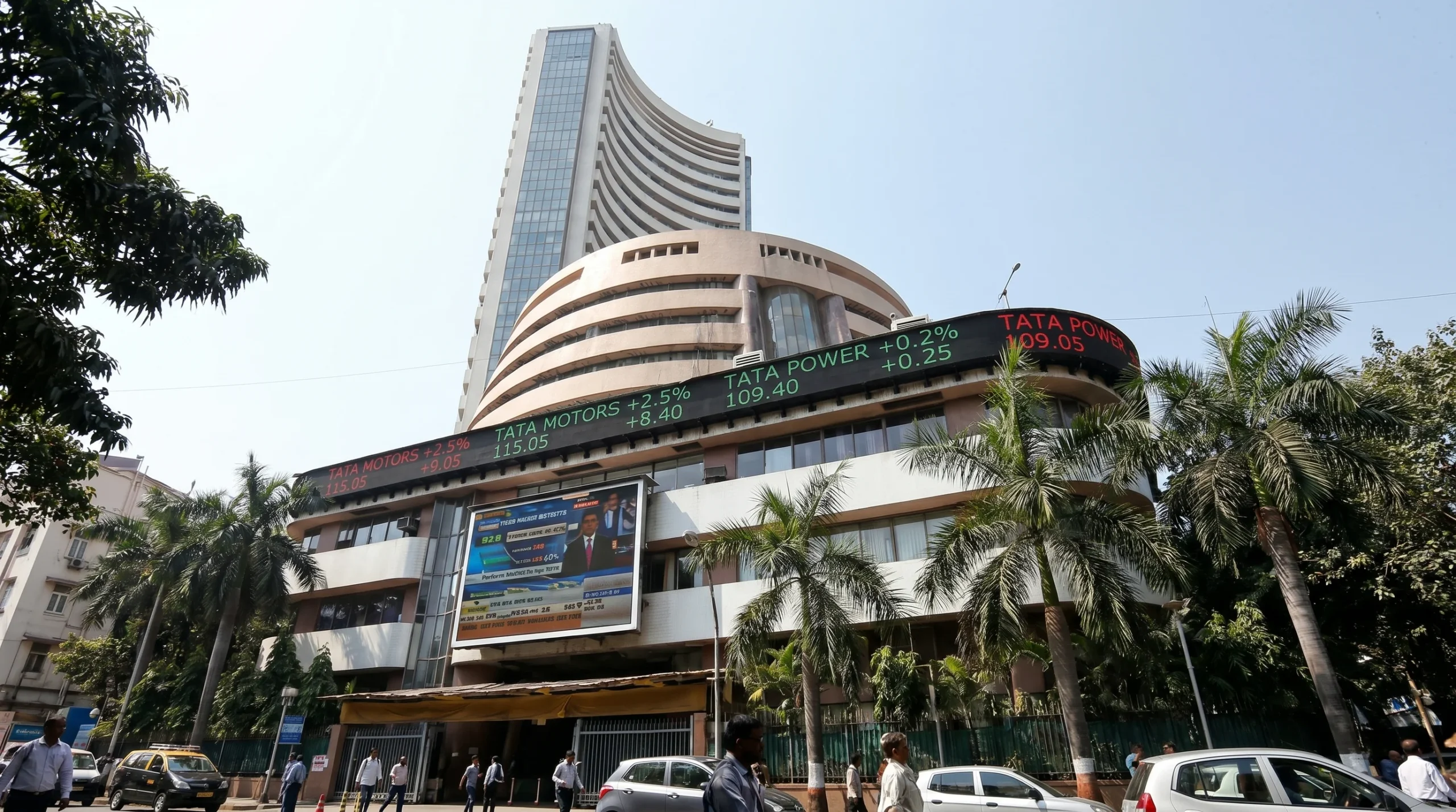 Sammaan Capital Shares Plunge 4% as Q1 Profits Dip 27% to Rs 243 Crore Amidst 31% Revenue Decline.